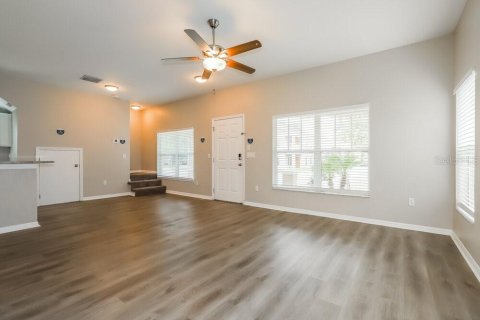 Casa en alquiler en Tampa, Florida, 5 dormitorios, 150.87 m2 № 1914654 - foto 4