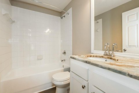 Casa en alquiler en Tampa, Florida, 5 dormitorios, 150.87 m2 № 1914654 - foto 15