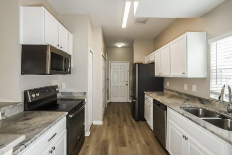 Casa en alquiler en Tampa, Florida, 5 dormitorios, 150.87 m2 № 1914654 - foto 6