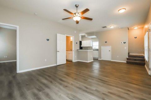 Casa en alquiler en Tampa, Florida, 5 dormitorios, 150.87 m2 № 1914654 - foto 5