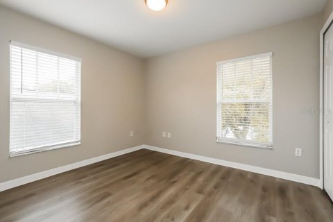Casa en alquiler en Tampa, Florida, 5 dormitorios, 150.87 m2 № 1914654 - foto 9