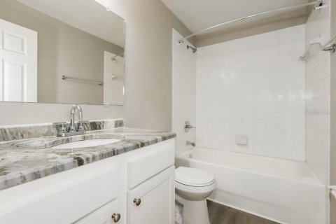 Casa en alquiler en Tampa, Florida, 5 dormitorios, 150.87 m2 № 1914654 - foto 14