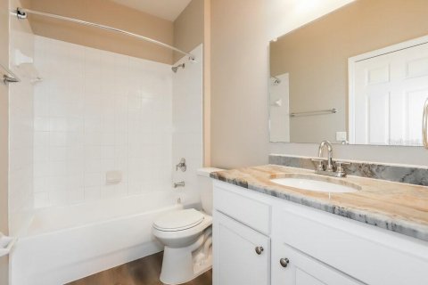 Casa en alquiler en Tampa, Florida, 5 dormitorios, 150.87 m2 № 1914654 - foto 10