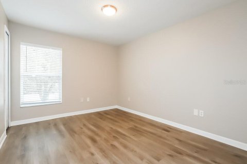 Casa en alquiler en Tampa, Florida, 5 dormitorios, 150.87 m2 № 1914654 - foto 11