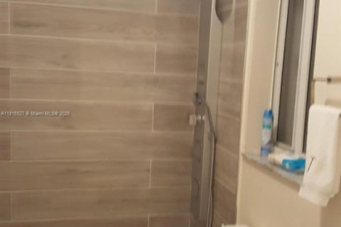 Casa en venta en Miami, Florida, 3 dormitorios, 175.59 m2 № 1970916 - foto 7