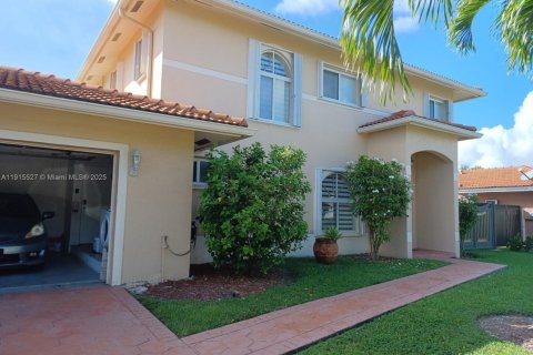 Casa en venta en Miami, Florida, 3 dormitorios, 175.59 m2 № 1970916 - foto 1