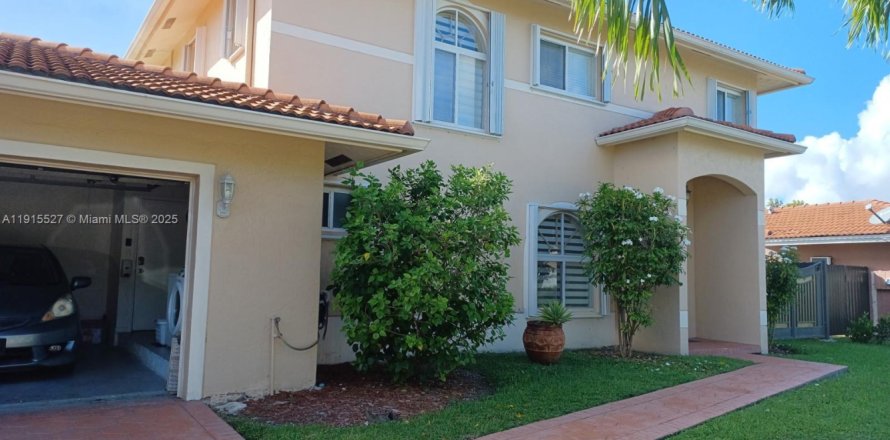 Casa en Miami, Florida 3 dormitorios, 175.59 m2 № 1970916