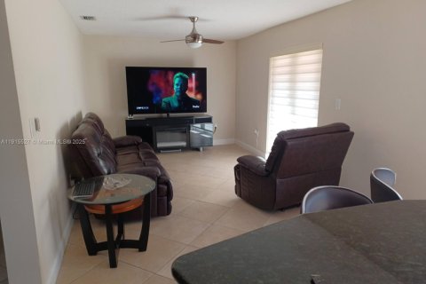 Casa en venta en Miami, Florida, 3 dormitorios, 175.59 m2 № 1970916 - foto 6