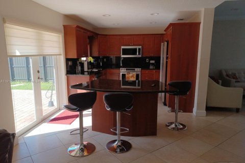 Casa en venta en Miami, Florida, 3 dormitorios, 175.59 m2 № 1970916 - foto 10