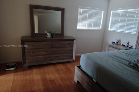 Casa en venta en Miami, Florida, 3 dormitorios, 175.59 m2 № 1970916 - foto 8