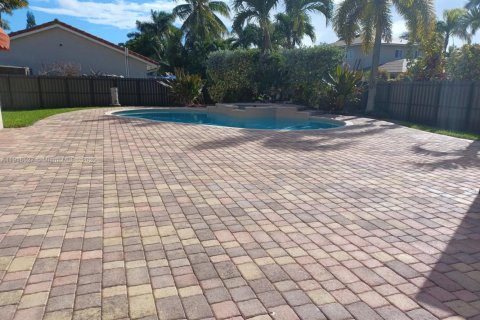 Casa en venta en Miami, Florida, 3 dormitorios, 175.59 m2 № 1970916 - foto 4