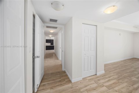 Copropriété à vendre à Hallandale Beach, Floride: 3 chambres, 161.46 m2 № 2009748 - photo 20