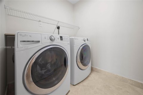 Copropriété à vendre à Hallandale Beach, Floride: 3 chambres, 161.46 m2 № 2009748 - photo 26