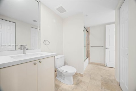 Copropriété à vendre à Hallandale Beach, Floride: 3 chambres, 161.46 m2 № 2009748 - photo 23