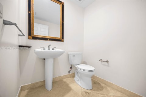 Copropriété à vendre à Hallandale Beach, Floride: 3 chambres, 161.46 m2 № 2009748 - photo 25