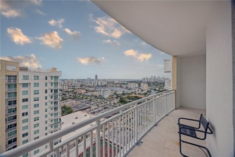 Copropriété à vendre à Hallandale Beach, Floride: 3 chambres, 161.46 m2 № 2009748 - photo 29