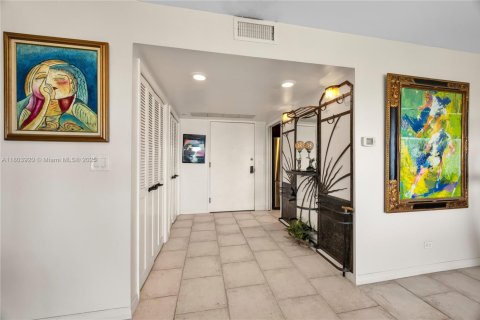 Copropriété à vendre à Miami, Floride: 2 chambres, 181.16 m2 № 1980399 - photo 7