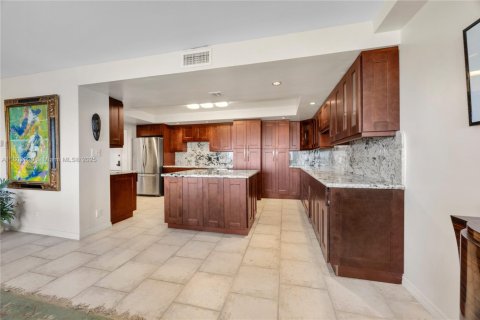 Copropriété à vendre à Miami, Floride: 2 chambres, 181.16 m2 № 1980399 - photo 13