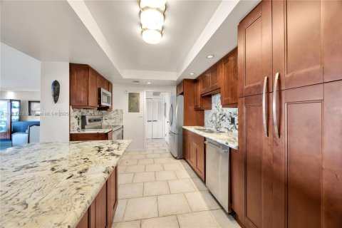 Copropriété à vendre à Miami, Floride: 2 chambres, 181.16 m2 № 1980399 - photo 15