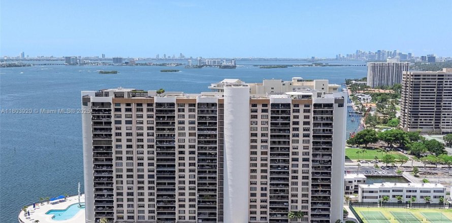 Condo à Miami, Floride, 2 chambres  № 1980399