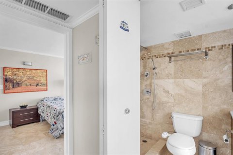 Condo in North Bay Village, Florida, 2 bedrooms  № 1581396 - photo 26