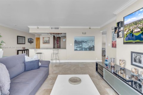 Condo in North Bay Village, Florida, 2 bedrooms  № 1581396 - photo 15