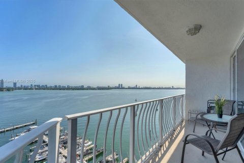 Condo in North Bay Village, Florida, 2 bedrooms  № 1581396 - photo 29