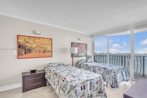 Condo in North Bay Village, Florida, 2 bedrooms  № 1581396 - photo 8