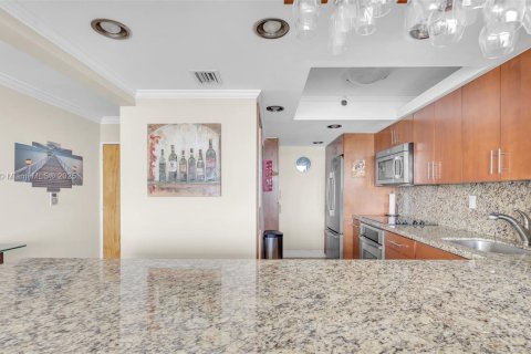 Condo in North Bay Village, Florida, 2 bedrooms  № 1581396 - photo 19