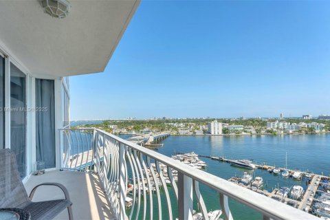 Condo in North Bay Village, Florida, 2 bedrooms  № 1581396 - photo 30