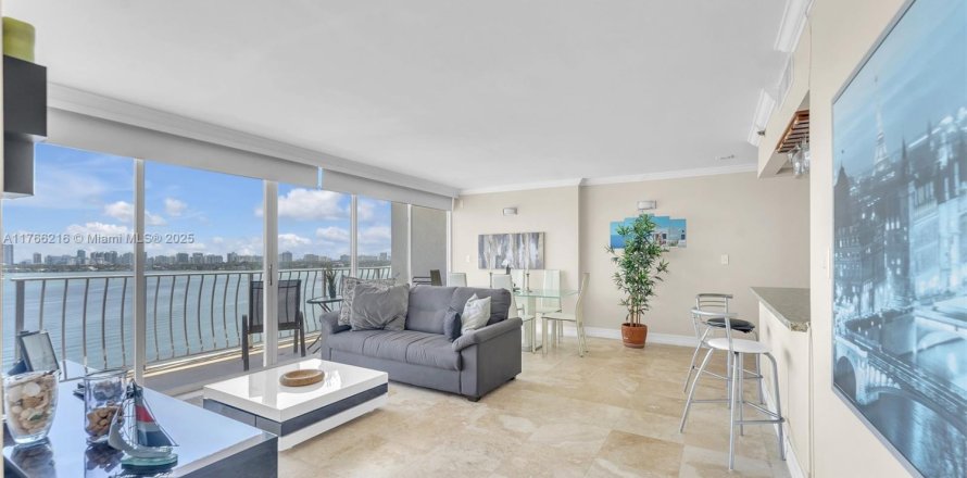 Condo in North Bay Village, Florida, 2 bedrooms  № 1581396