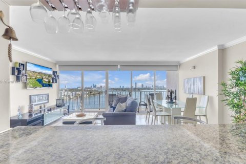 Condo in North Bay Village, Florida, 2 bedrooms  № 1581396 - photo 22