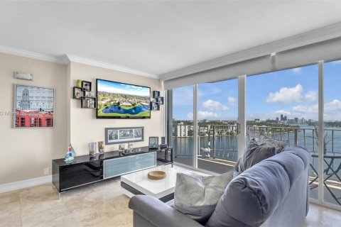Condo in North Bay Village, Florida, 2 bedrooms  № 1581396 - photo 20