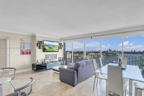 Condo in North Bay Village, Florida, 2 bedrooms  № 1581396 - photo 13
