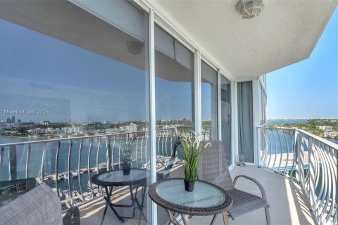 Condo in North Bay Village, Florida, 2 bedrooms  № 1581396 - photo 6
