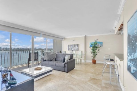 Condo in North Bay Village, Florida, 2 bedrooms  № 1581396 - photo 3