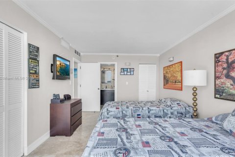 Condo in North Bay Village, Florida, 2 bedrooms  № 1581396 - photo 24