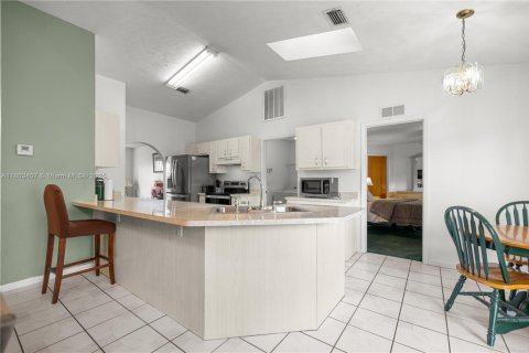 House in Ocala, Florida 3 bedrooms, 166.85 sq.m. № 1875200 - photo 13