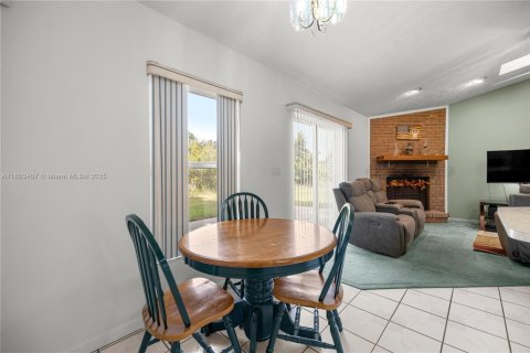 House in Ocala, Florida 3 bedrooms, 166.85 sq.m. № 1875200 - photo 14