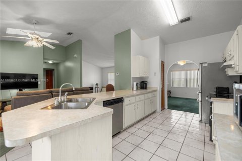 House in Ocala, Florida 3 bedrooms, 166.85 sq.m. № 1875200 - photo 10