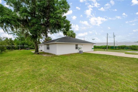 House in Ocala, Florida 3 bedrooms, 166.85 sq.m. № 1875200 - photo 27