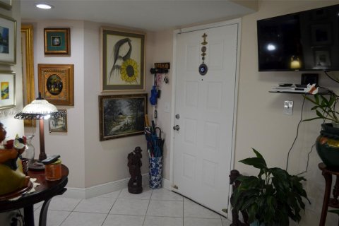 Condo in Pembroke Pines, Florida, 2 bedrooms № 1974110 - photo 3