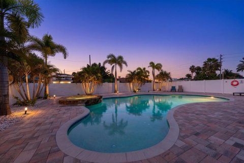 Villa ou maison à vendre à Indian Rocks Beach, Floride: 5 chambres, 282.14 m2 № 2394188 - photo 8