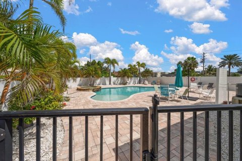 Villa ou maison à vendre à Indian Rocks Beach, Floride: 5 chambres, 282.14 m2 № 2394188 - photo 3