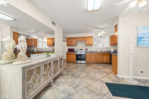 Villa ou maison à vendre à Indian Rocks Beach, Floride: 5 chambres, 282.14 m2 № 2394188 - photo 18