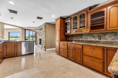 House in Plantation, Florida 4 bedrooms, 361.02 sq.m. № 2086913 - photo 8