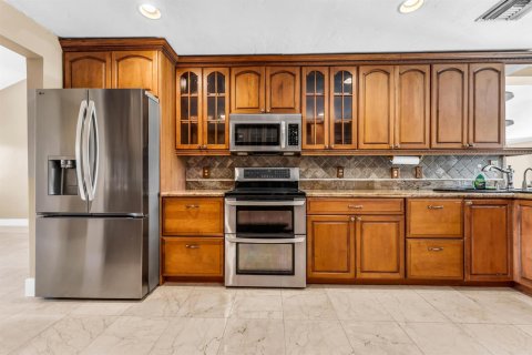 House in Plantation, Florida 4 bedrooms, 361.02 sq.m. № 2086913 - photo 12