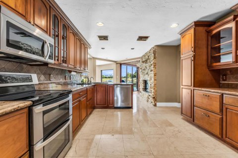 House in Plantation, Florida 4 bedrooms, 361.02 sq.m. № 2086913 - photo 7