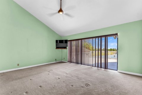 House in Plantation, Florida 4 bedrooms, 361.02 sq.m. № 2086913 - photo 24