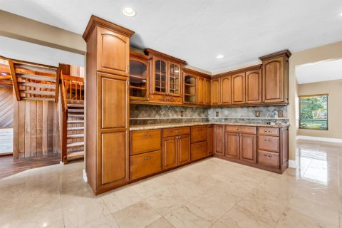 House in Plantation, Florida 4 bedrooms, 361.02 sq.m. № 2086913 - photo 11